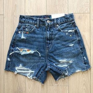 NWT American Eagle Love Embroidered Highest Rise Baggy Short Distressed Size 000